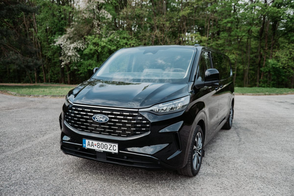Ford Tourneo Custom - predný pohľad