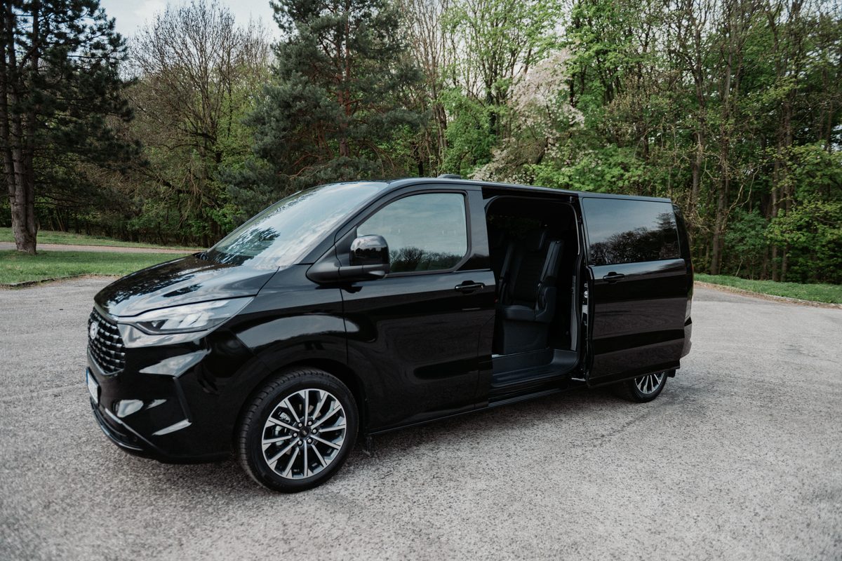 Ford Tourneo Custom - bočný pohľad