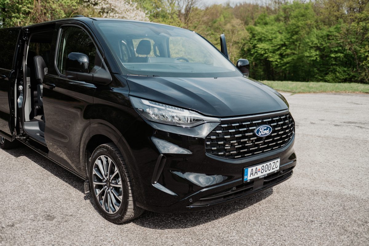 Ford Tourneo Custom - zadný pohľad
